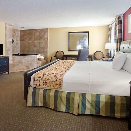 Ramada By Wyndham Bettendorf Exterior photo