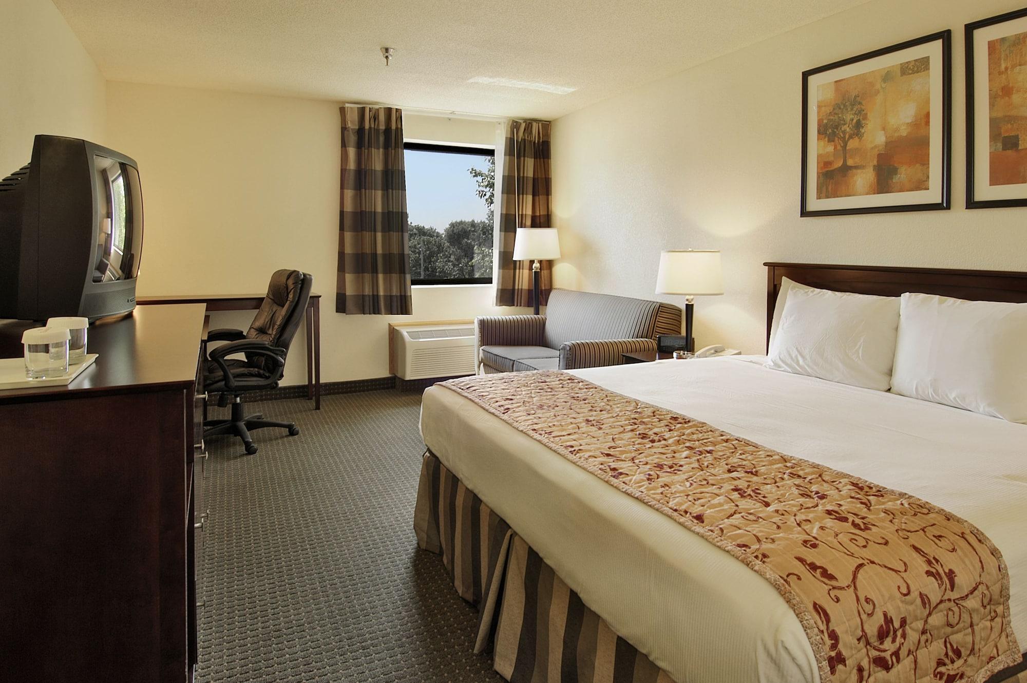 Ramada By Wyndham Bettendorf Room photo