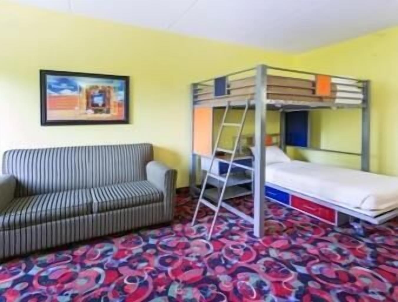 Ramada By Wyndham Bettendorf Exterior photo