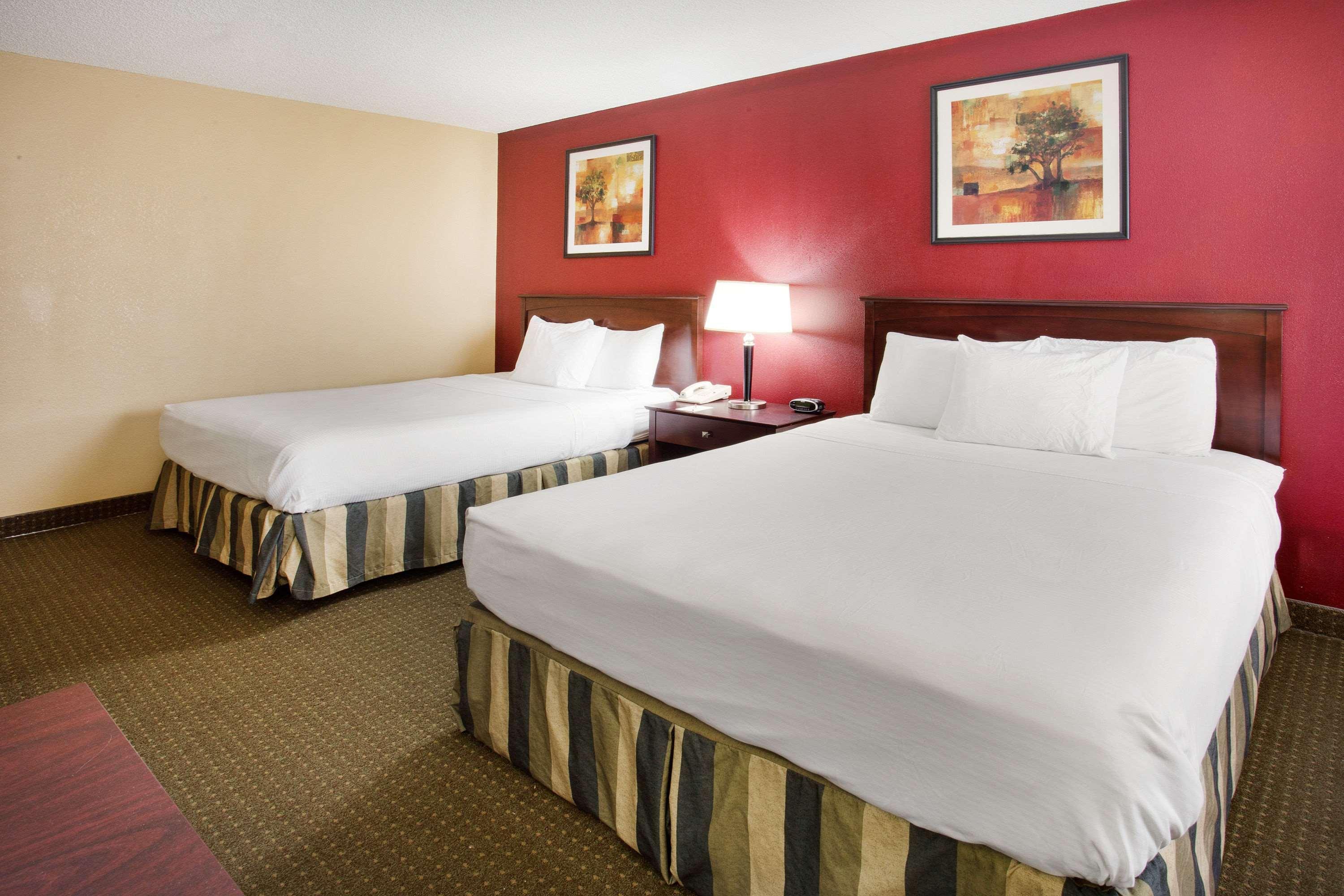 Ramada By Wyndham Bettendorf Exterior photo