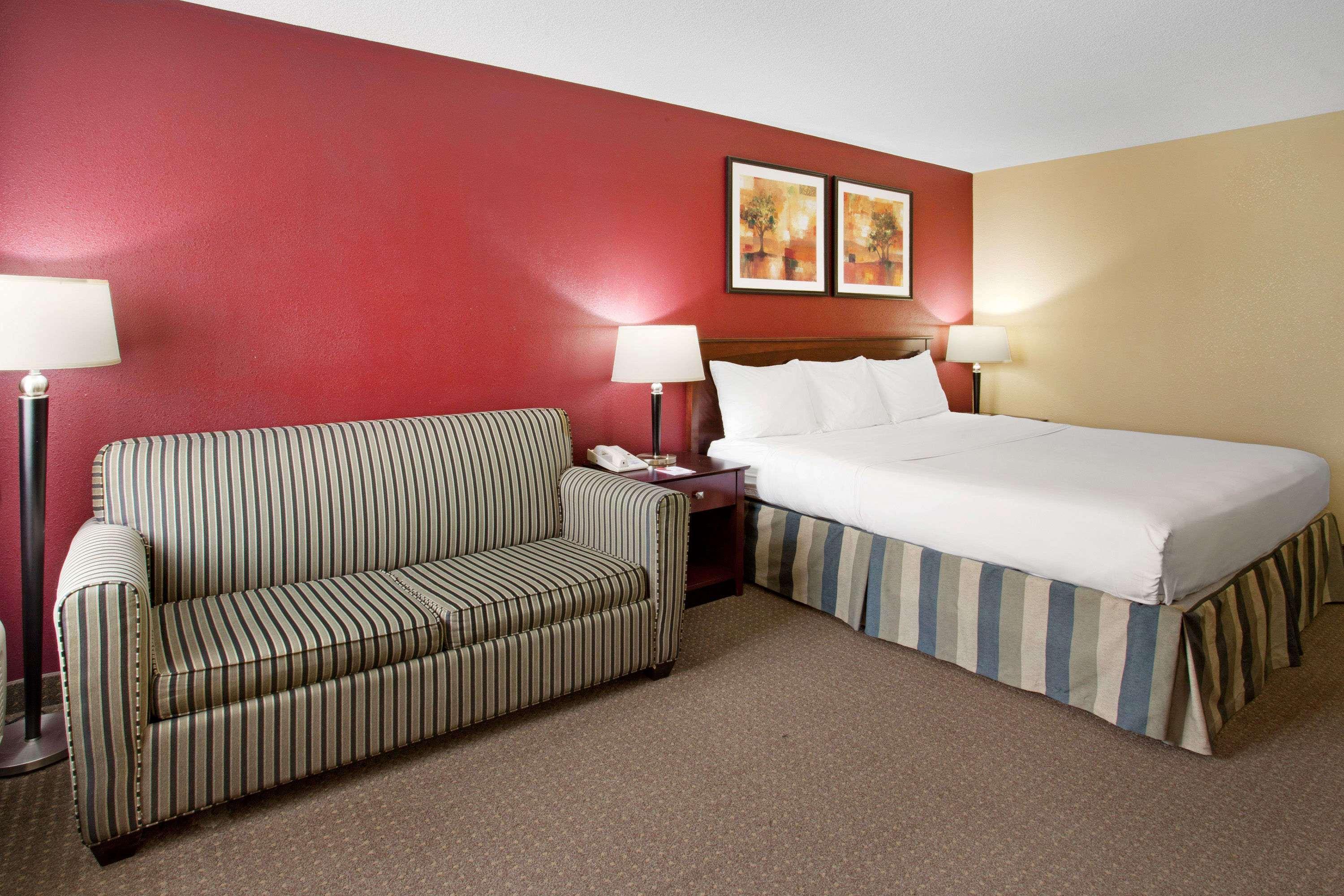 Ramada By Wyndham Bettendorf Exterior photo